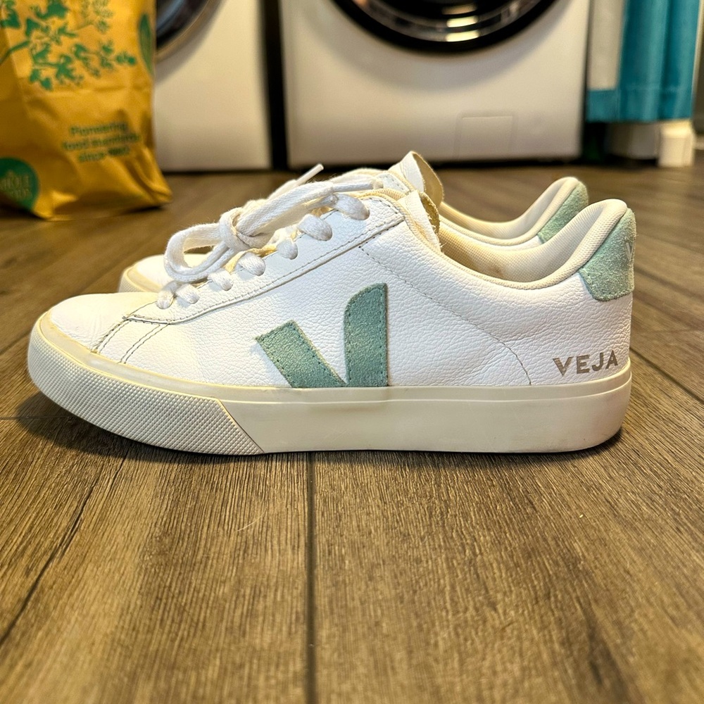 VEJA Campo Woman’s sz 8